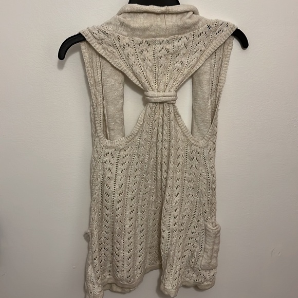 Sleeveless Knit Sweater Vest - Picture 5 of 5